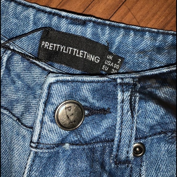Mid washed distressed jeans from prettylittlething - Picture 3 of 4